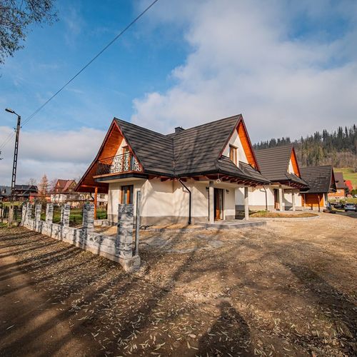 Cabană pentru 8 pers. (se inchirieaza doar integral)