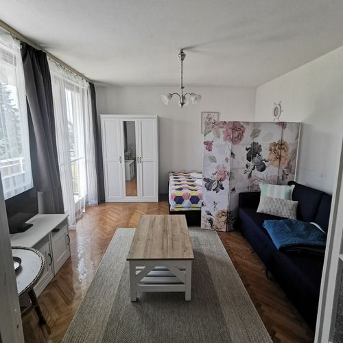 Apartament la etaj cu aer condiționat cu 2 camere pentru 5 pers.