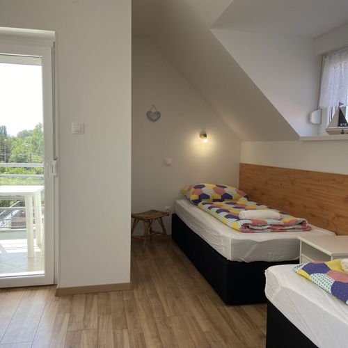 Apartament la mansardă cu aer condiționat cu 3 camere pentru 5 pers.