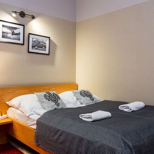 Apartament 2-osobowy z łazienką z aneksem kuchennym z 1 pomieszczeniem sypialnianym