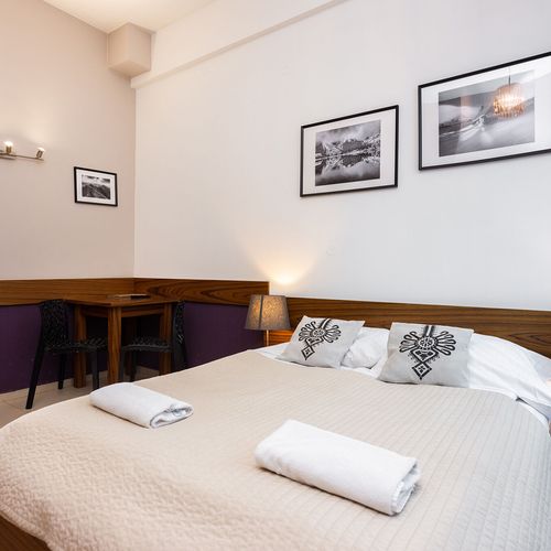 Apartament 2-osobowy z łazienką z aneksem kuchennym z 1 pomieszczeniem sypialnianym