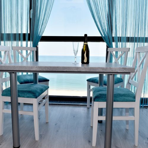 Apartament deluxe cu vedere spre mare cu 3 camere pentru 6 pers.