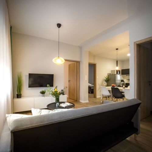Apartament la parter cu aer condiționat cu 3 camere pentru 5 pers.