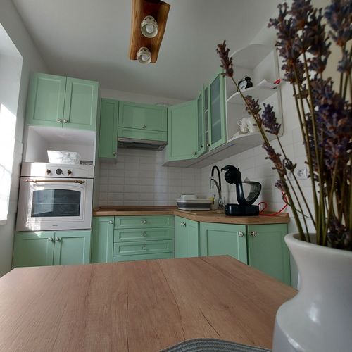 Apartament la parter cu aer condiționat cu 2 camere pentru 4 pers.