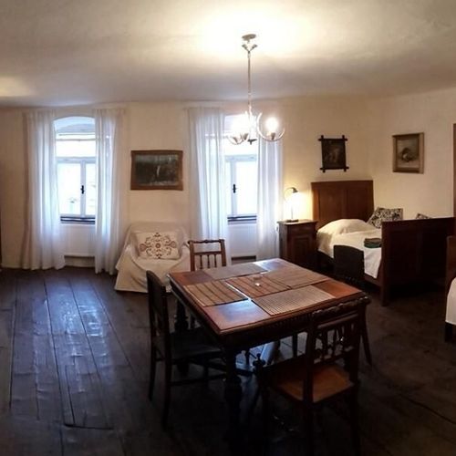 Apartament cu chicinetă proprie cu 2 camere pentru 4 pers. (se poate solicita pat suplimentar)