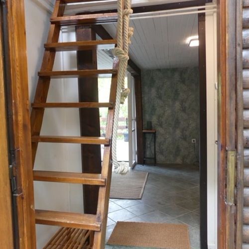 Cabană familial(ă) cu vedere spre pădure pentru 4 pers. (se inchirieaza doar integral)