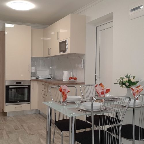Apartament confort la parter cu 2 camere pentru 4 pers.