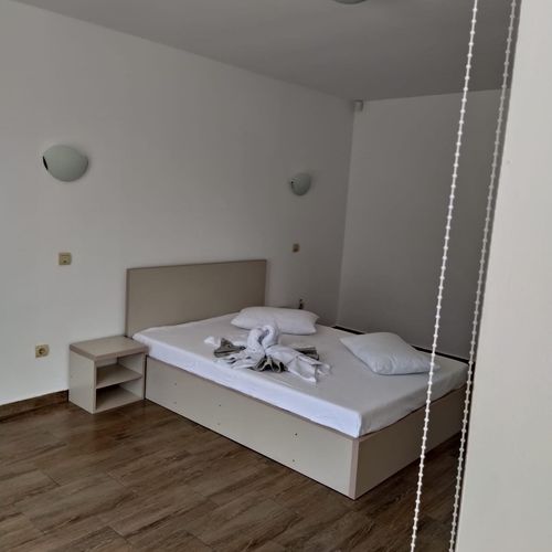 Apartament la parter cu terasă cu 1 camera pentru 2 pers. (se poate solicita pat suplimentar)