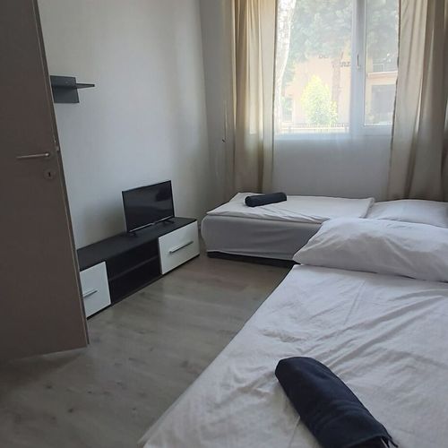 Apartament standard la parter cu 2 camere pentru 4 pers.