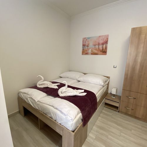 Apartament la parter cu terasă cu 1 camera pentru 4 pers.