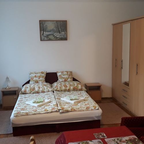 Apartament 2-osobowy na parterze z 1 pomieszczeniem sypialnianym (możliwa dostawka)