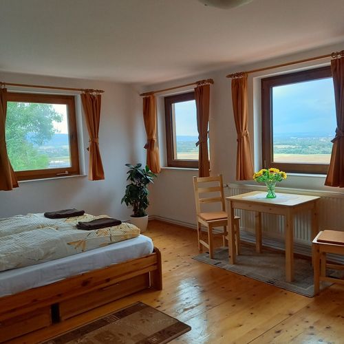 Víkendový dům (jako celek) pro 9 os. s panoramou celý Dům (s možností přistýlky)