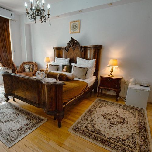 Lux Pokoj s balkónem s manželskou postelí