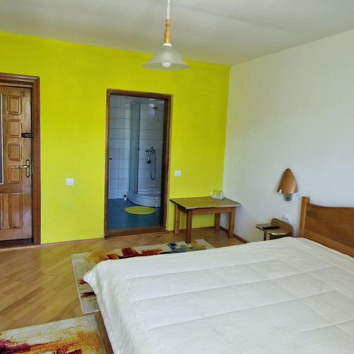 Camera dubla la etaj cu balcon
