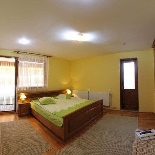 Apartament la etaj cu balcon cu 2 camere pentru 4 pers.