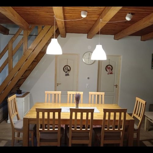 Cabană cu vedere spre pădure cu vedere spre râu pentru 12 pers. (se inchirieaza doar integral)