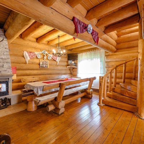 Cabană cu vedere spre pădure cu vedere spre grădină pentru 10 pers. (se inchirieaza doar integral)
