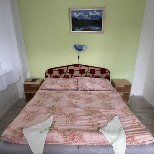 Apartman se sprchou s privátní koupelnou mimo apartmán pro 7 os. se 3 ložnicemi