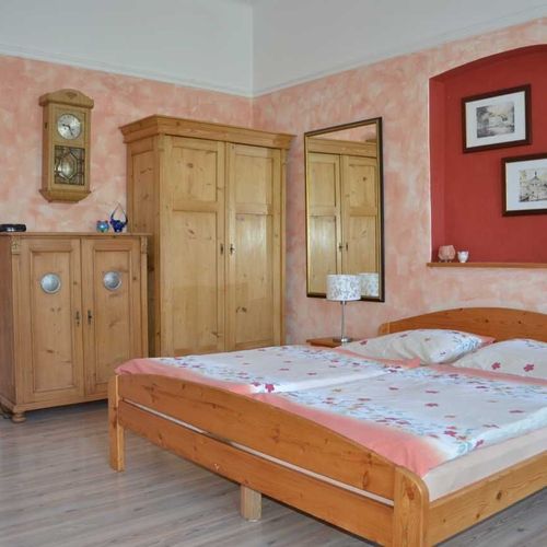Apartament cu duș cu chicinetă proprie cu 1 camera pentru 2 pers. (se poate solicita pat suplimentar)