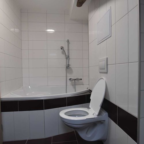 Apartament cu duș cu bucătărie proprie cu 2 camere pentru 4 pers.