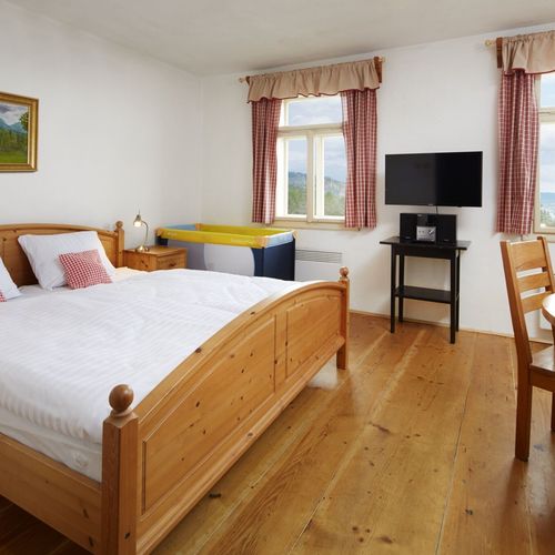 Apartament romantică cu vedere spre munte cu 2 camere pentru 4 pers.