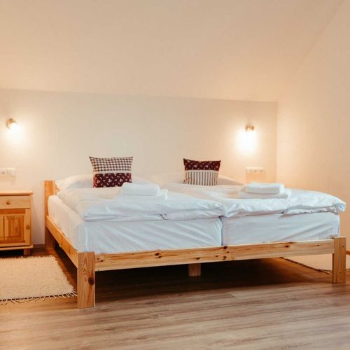 Apartman se sprchou s privátní koupelnou mimo apartmán pro 5 os. se 2 ložnicemi (s možností přistýlky)