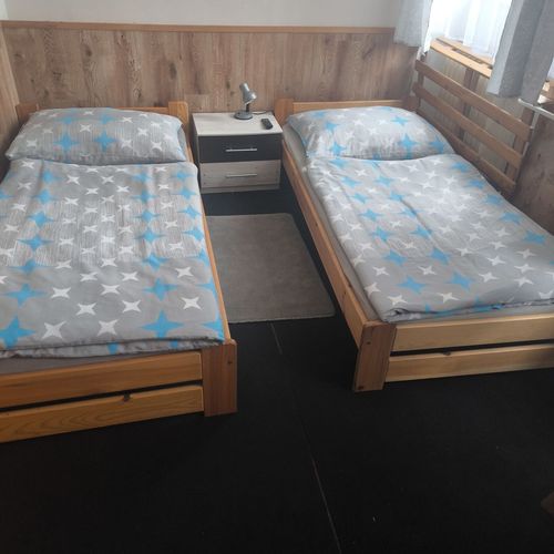 Pokoj s koupelnou se sprchou pro 2 os.