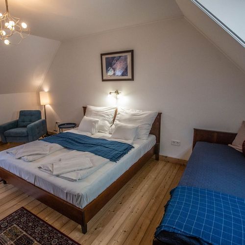 Apartament confort la etaj cu 1 camera pentru 3 pers. (se poate solicita pat suplimentar)