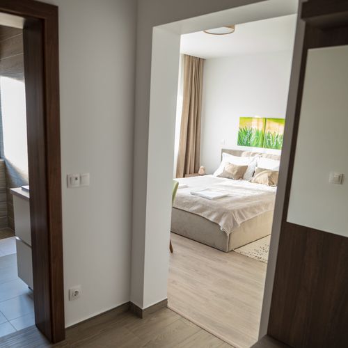 Apartament la parter cu baie cu 1 camera pentru 2 pers.