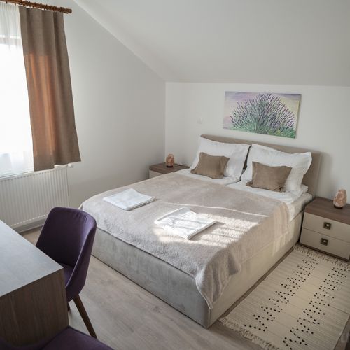Apartament la etaj cu baie cu 1 camera pentru 2 pers.