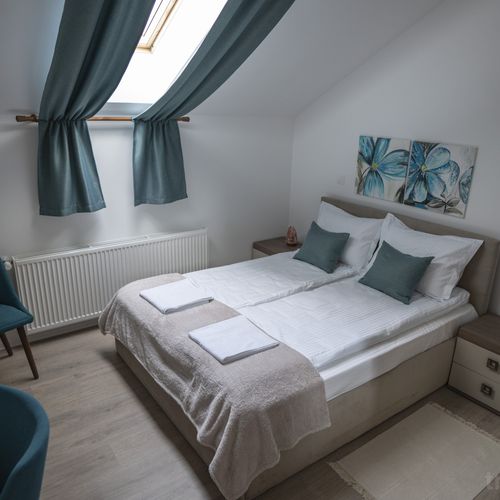 Apartament la etaj cu baie cu 1 camera pentru 2 pers.