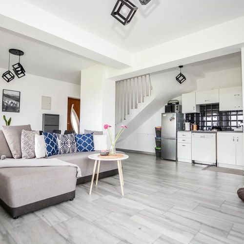 Apartament 8-osobowy Deluxe z balkonem z 4 pomieszczeniami sypialnianymi