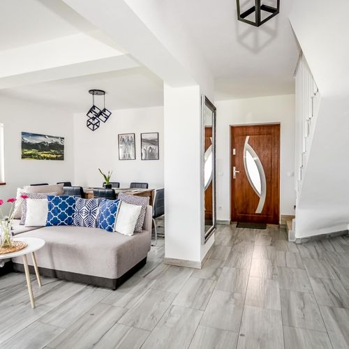 Apartament 8-osobowy Deluxe z balkonem z 4 pomieszczeniami sypialnianymi