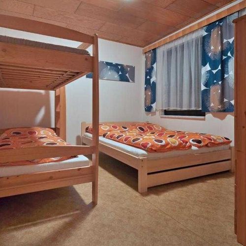 Apartman se sprchou s privátní koupelnou mimo apartmán pro 14 os. se 4 ložnicemi