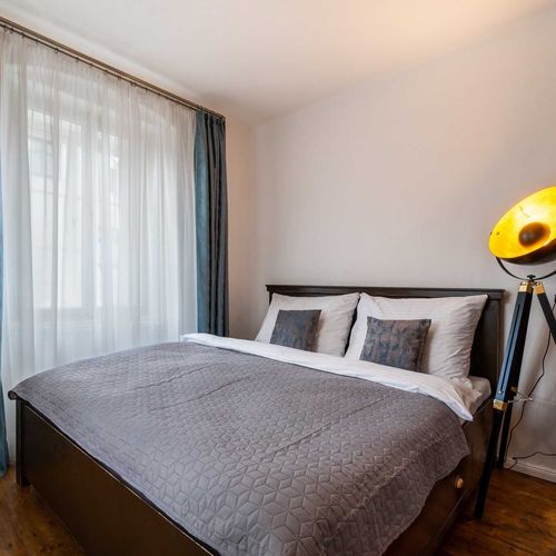 Apartman s privátní koupelnou mimo apartmán s vlastní kuchyňkou pro 4 os. se 2 ložnicemi