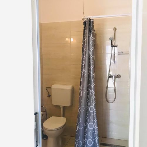 Apartament lCD TV cu aer condiționat cu 2 camere pentru 5 pers.