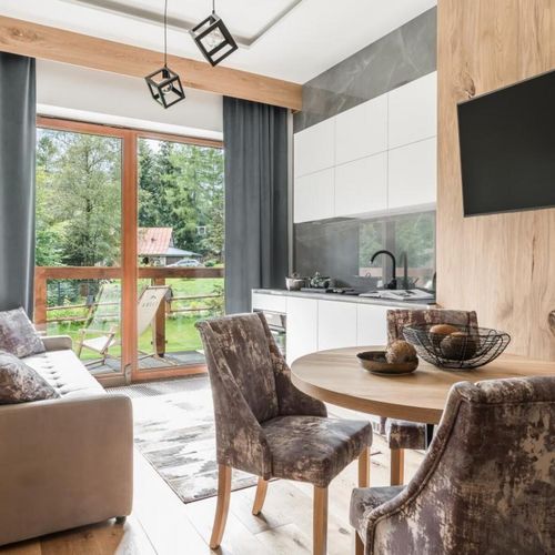 Apartament 4-osobowy z balkonem z widokiem na góry z 2 pomieszczeniami sypialnianymi