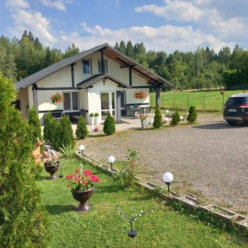 Cabană pentru 6 pers. (se inchirieaza doar integral)