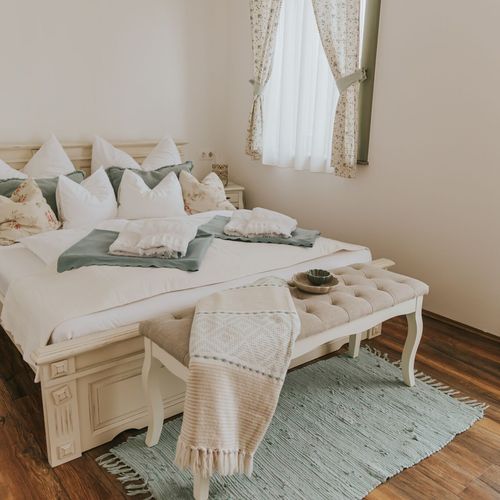 Romantik Apartman pro 4 os. se 2 ložnicemi s výhledem do zahrady