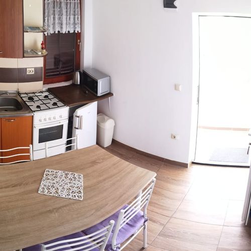 Apartament la etaj b cu 2 camere pentru 4 pers.