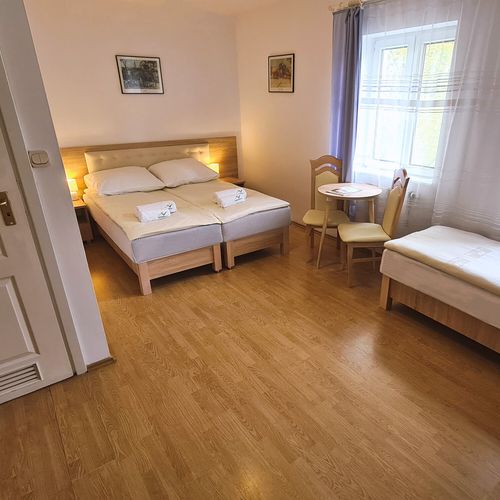 Pokój 4-osobowy z łazienką z prysznicem