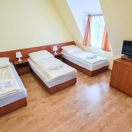 Camera tripla cu balcon cu baie