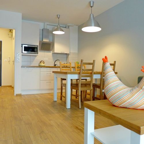 Apartament la parter cu vedere spre munte cu 2 camere pentru 4 pers.