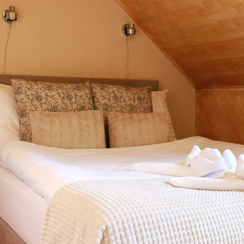Apartament 4-osobowy z prysznicem z aneksem kuchennym z 2 pomieszczeniami sypialnianymi (możliwa dostawka)