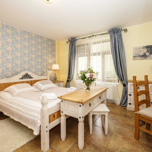 Apartman se sprchou s vlastní kuchyňkou s manželskou postelí s 1 ložnicí (s možností přistýlky)