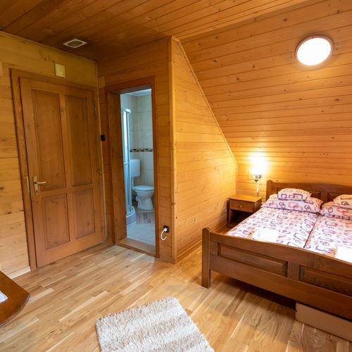 Cabană întreaga unitate cu vedere spre râu pentru 6 pers. (se inchirieaza doar integral)