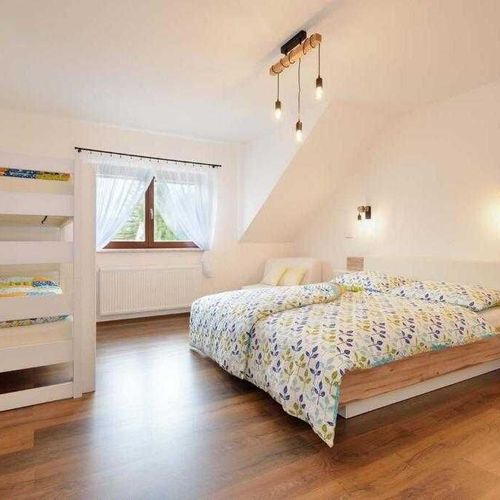 Apartament cu duș cu aer condiționat pentru 4 pers. (se poate solicita pat suplimentar)