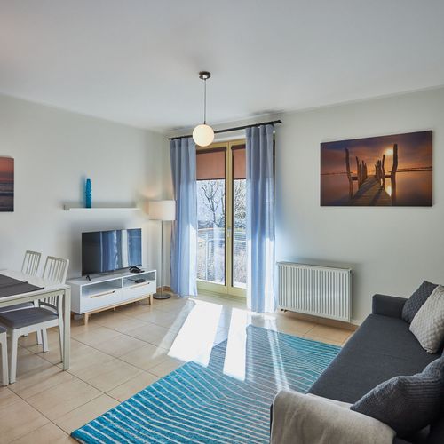 Apartament 4-osobowy na parterze z balkonem z 2 pomieszczeniami sypialnianymi