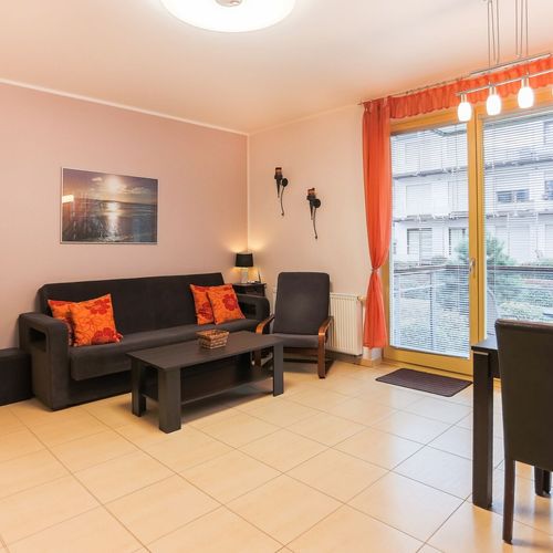 Apartament 4-osobowy na parterze z balkonem z 2 pomieszczeniami sypialnianymi