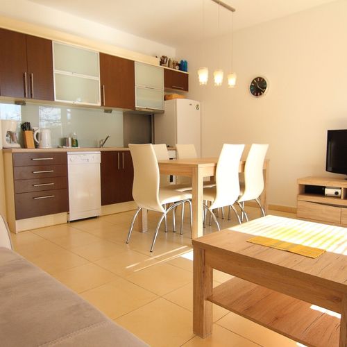 Apartament 4-osobowy na parterze z balkonem z 2 pomieszczeniami sypialnianymi